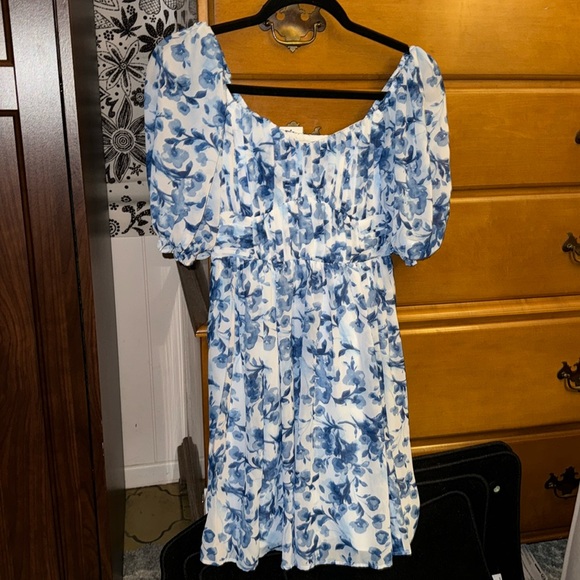 Abercrombie & Fitch Dresses & Skirts - NWT Abercrombie blue floral babydoll dress. Size XS tall